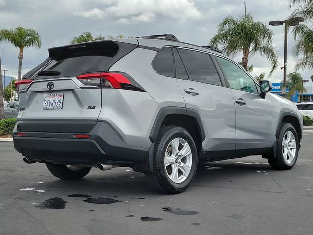 Used 2019 Toyota RAV4 XLE w/ Carpet Mat Package FWD image 3