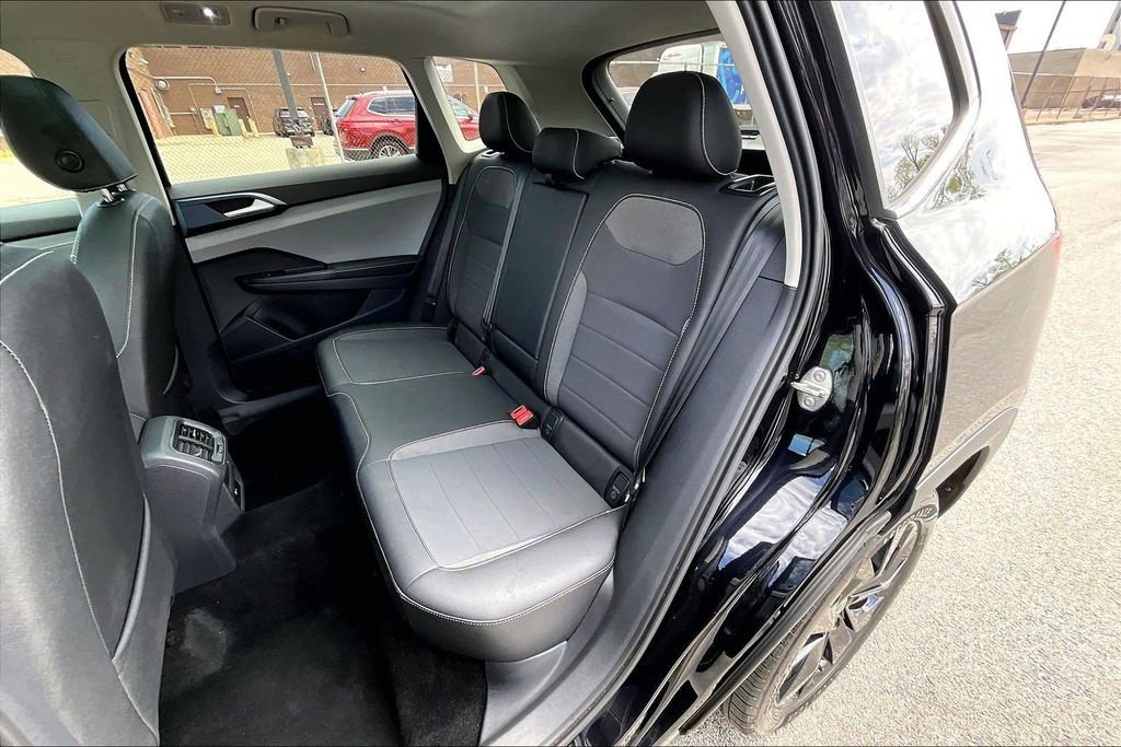 Used 2024 Volkswagen Taos SE FWD image 25