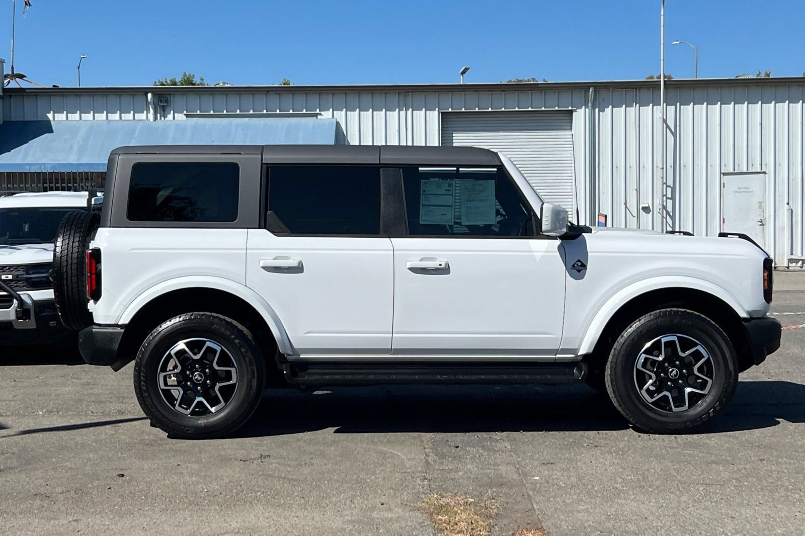 Certified 2025 Ford Bronco Outer Banks AWD/4WD image 3