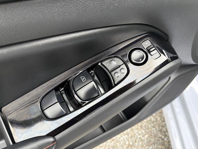 Used 2024 Nissan Altima 2.5 SR w/ SR Premium Package FWD image 11