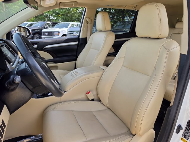 Used 2018 Toyota Highlander XLE AWD/4WD image 14