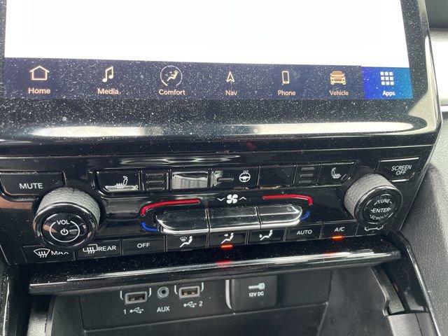 Used 2023 Jeep Grand Cherokee L Limited w/ Black Appearance Package image 9