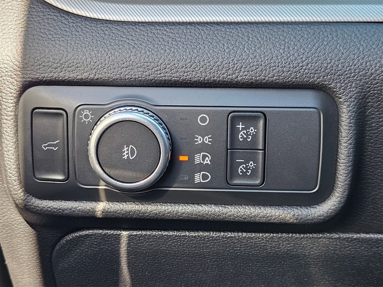 Certified 2022 Ford Explorer XLT w/ Equipment Group 202A image 14