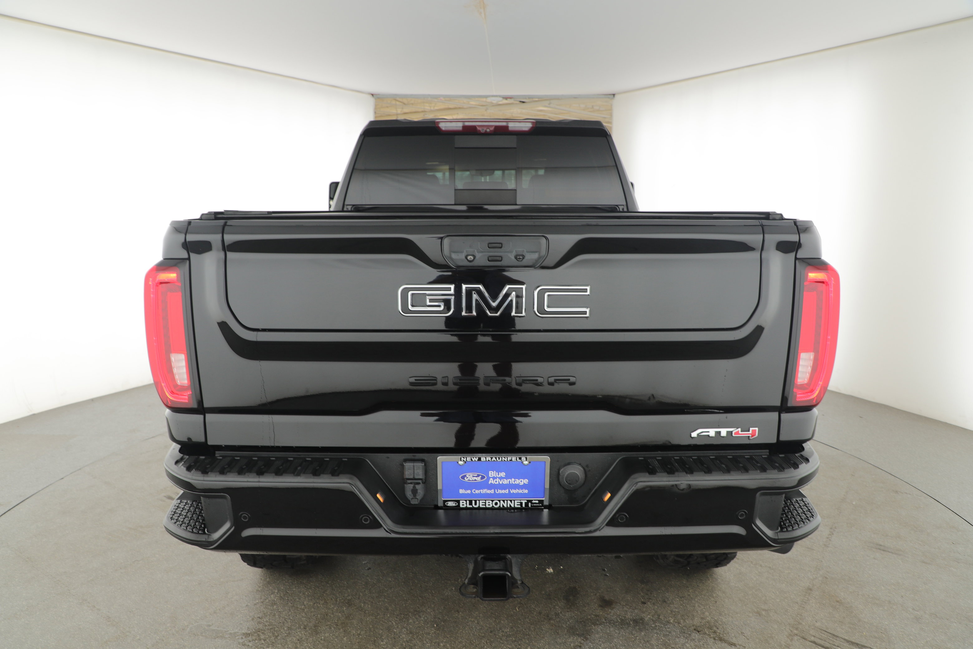 Used 2022 GMC Sierra 2500 AT4 w/ AT4 Premium Plus Package image 4