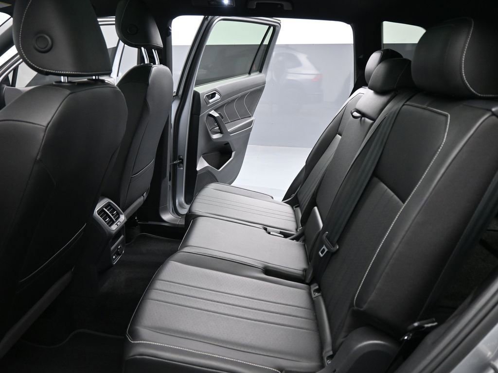 Used 2023 Volkswagen Tiguan SE R-Line FWD image 42