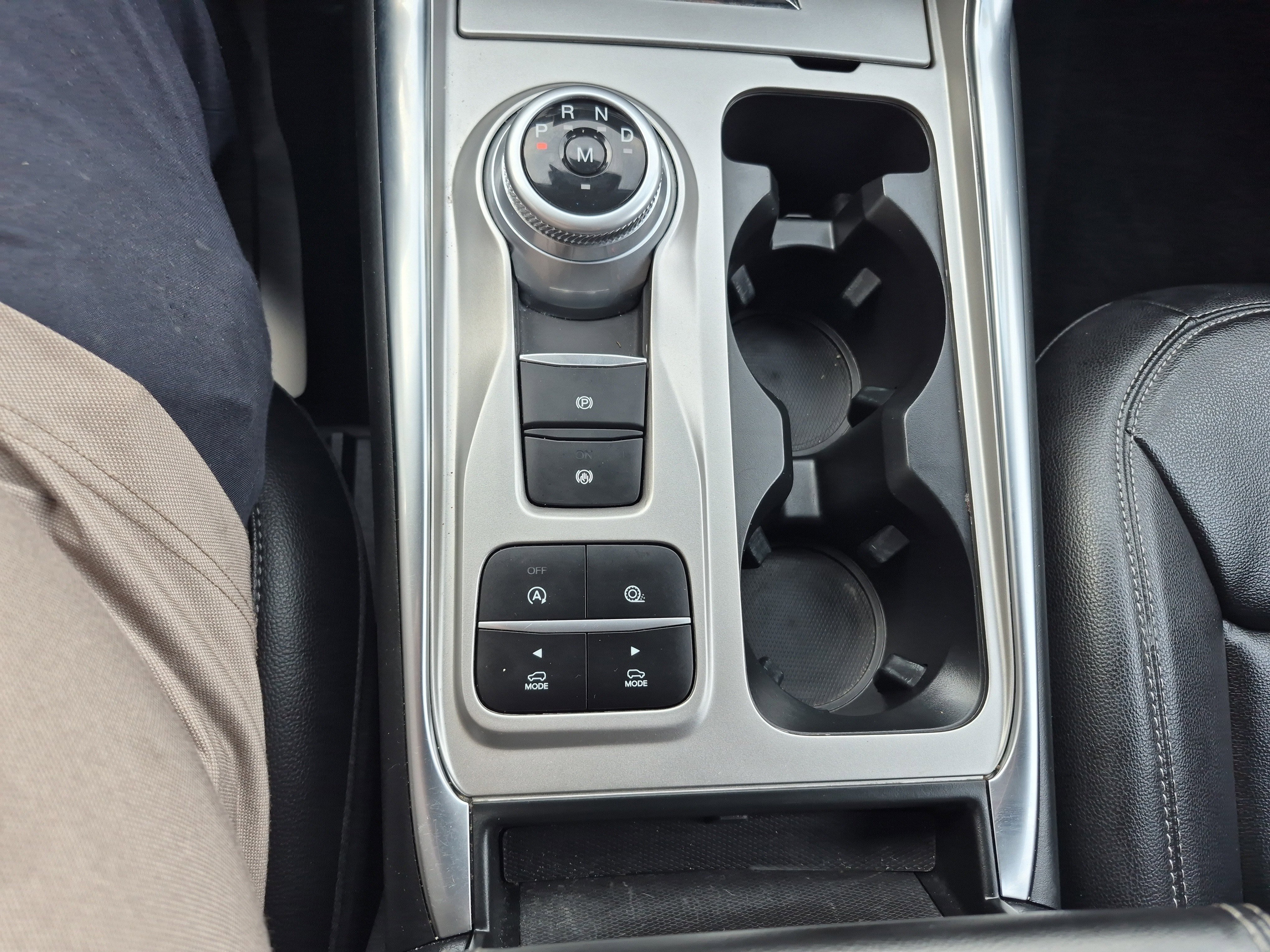 Certified 2020 Ford Explorer XLT w/ Equipment Group 202A image 30