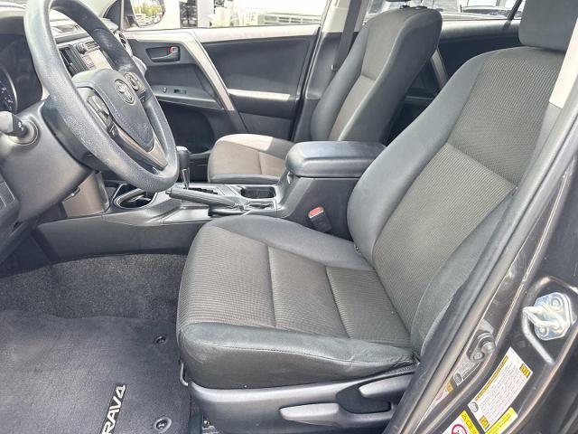Used 2018 Toyota RAV4 LE FWD image 17