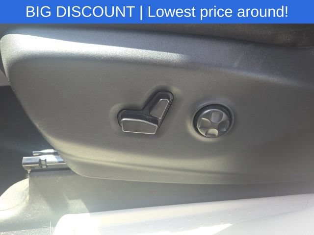 Used 2023 Chrysler Pacifica Touring-L FWD image 30