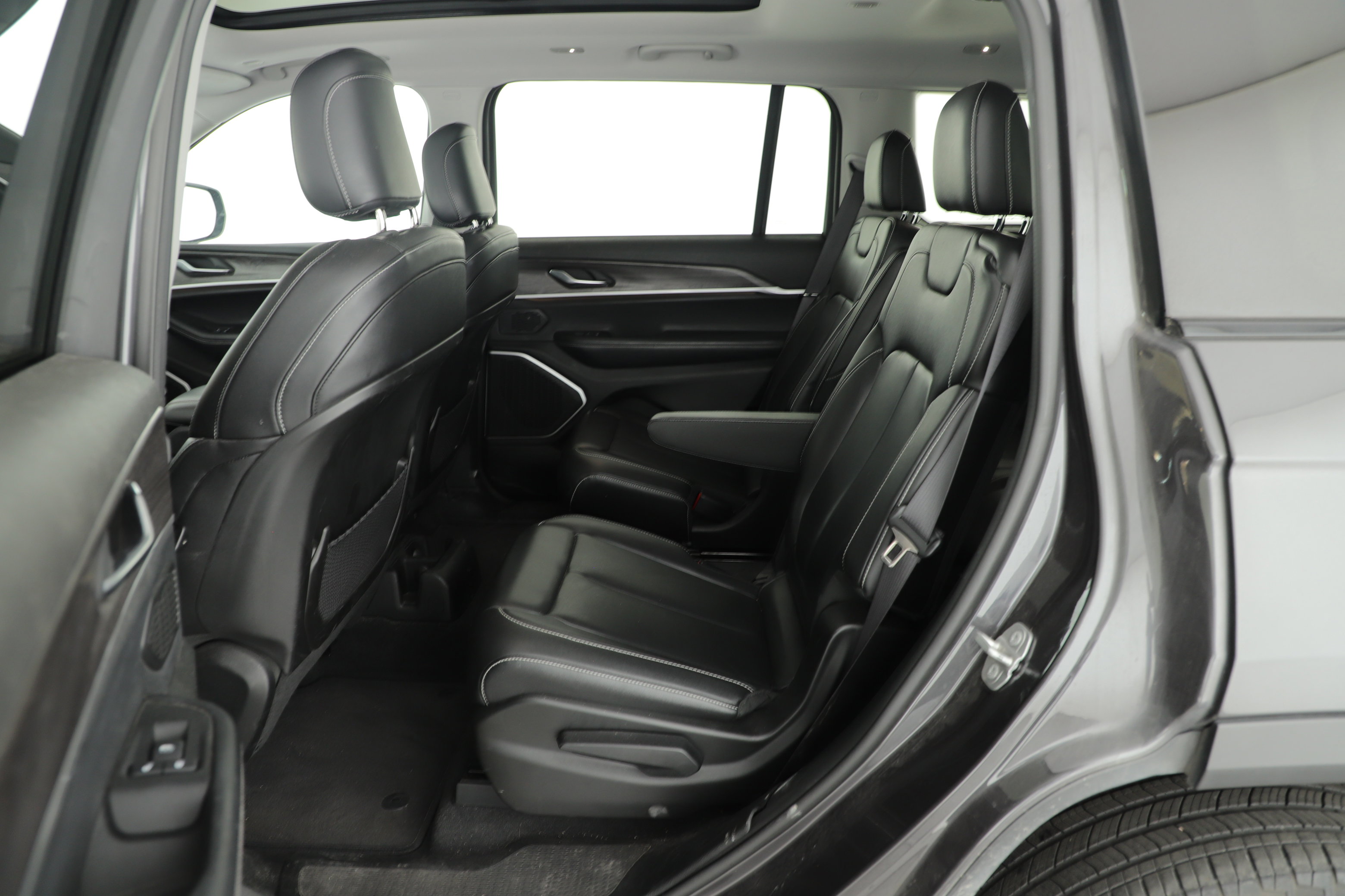 Used 2022 Jeep Grand Cherokee L Limited image 25