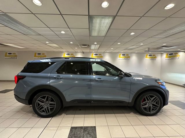 Certified 2025 Ford Explorer ST AWD/4WD image 3