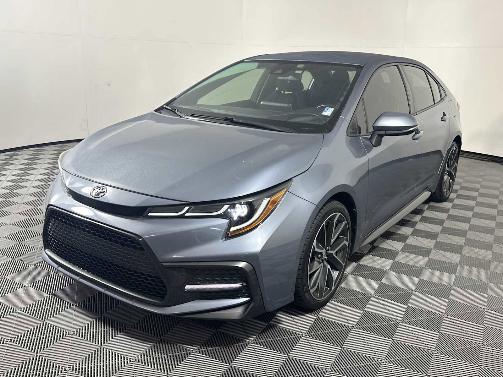 Used 2021 Toyota Corolla SE FWD image 3