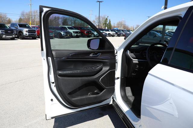 Used 2022 Jeep Grand Cherokee Altitude AWD/4WD image 17