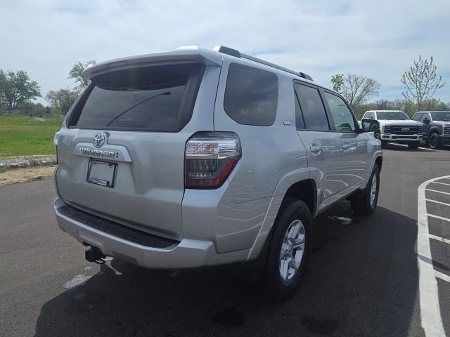 Used 2021 Toyota 4Runner SR5 AWD/4WD image 5