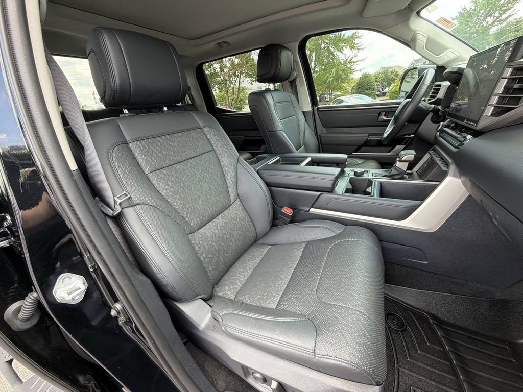 Used 2024 Toyota Tundra Limited AWD/4WD image 29