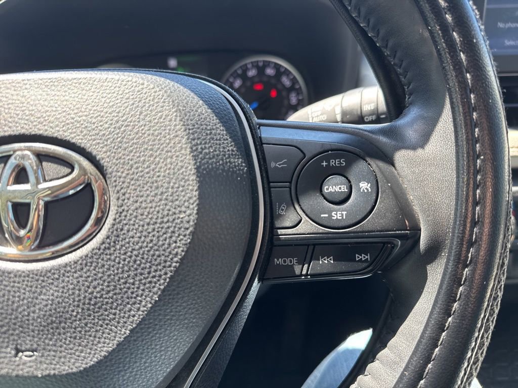 Used 2022 Toyota RAV4 XLE Premium image 24