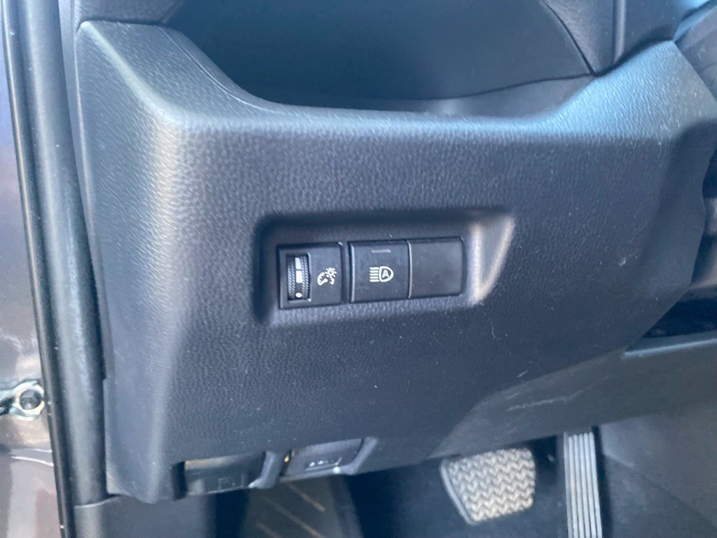 Used 2022 Toyota RAV4 LE AWD/4WD image 17
