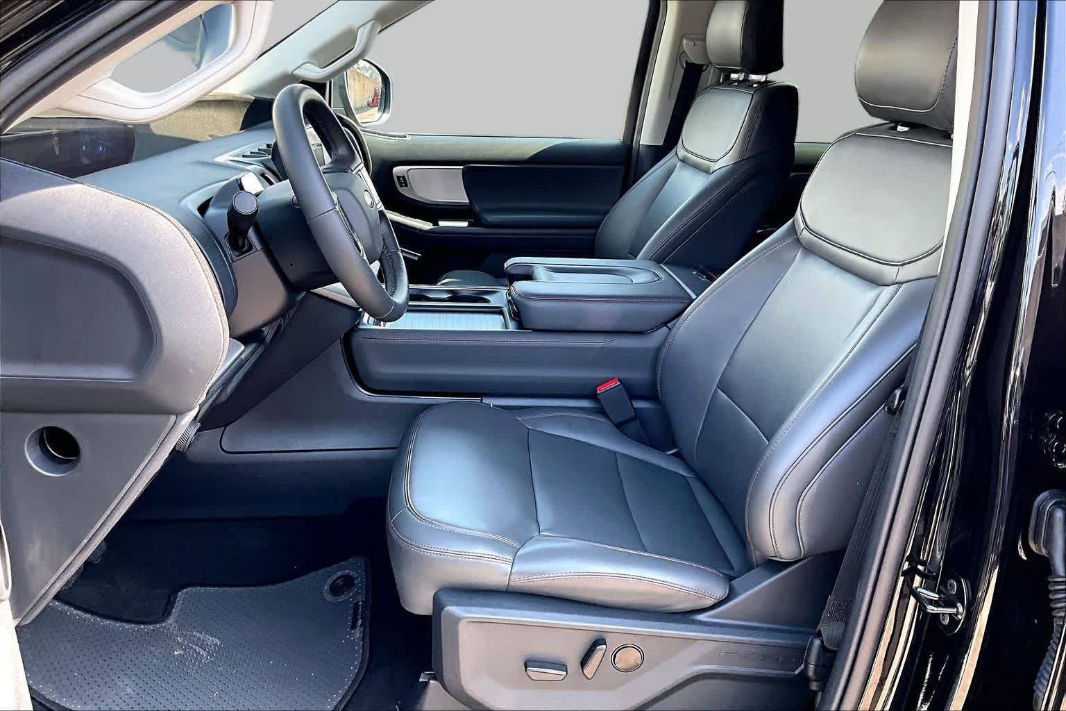 Certified 2025 Ford Expedition Active AWD/4WD image 10