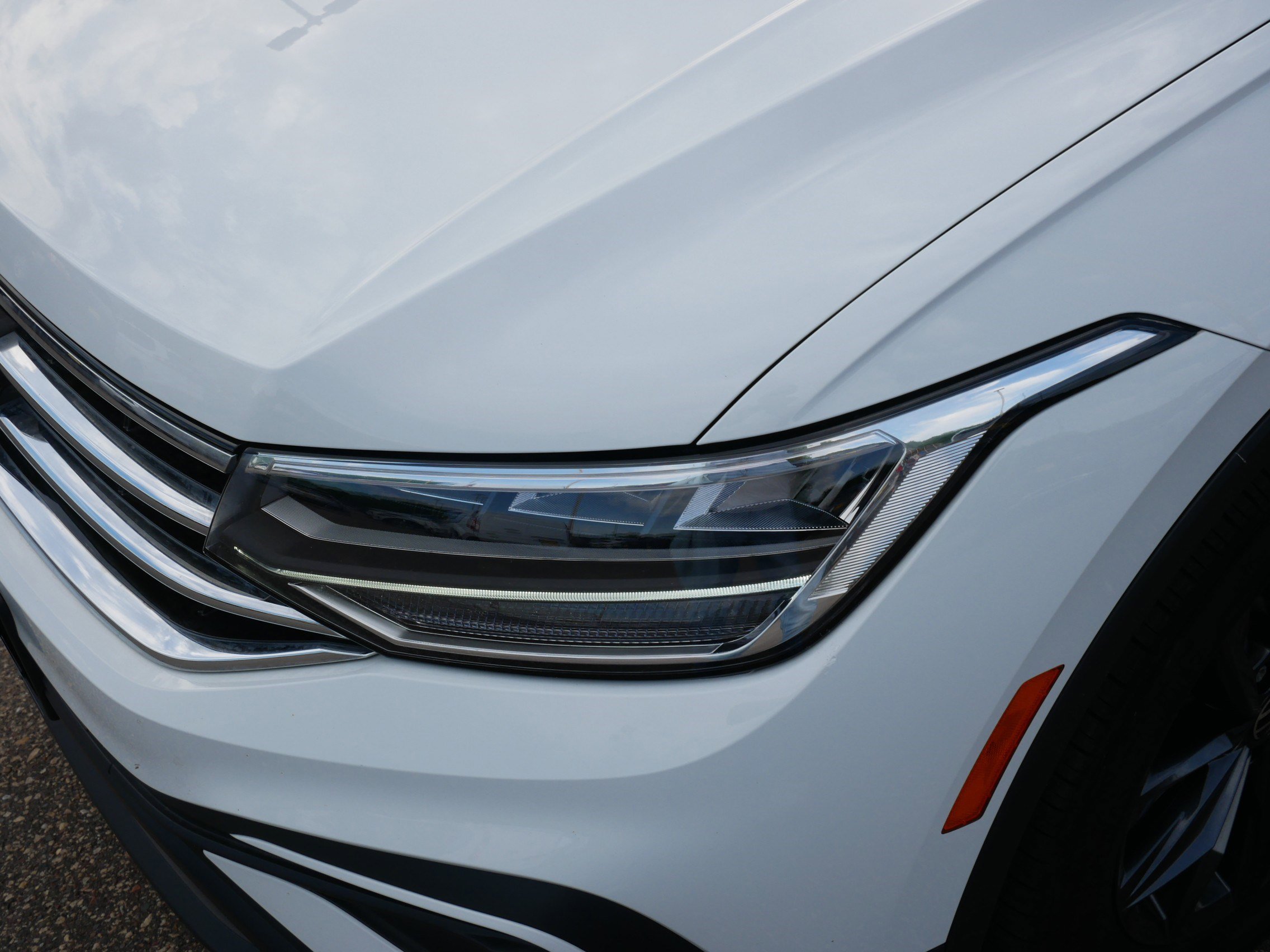 Used 2022 Volkswagen Tiguan SE AWD/4WD image 16