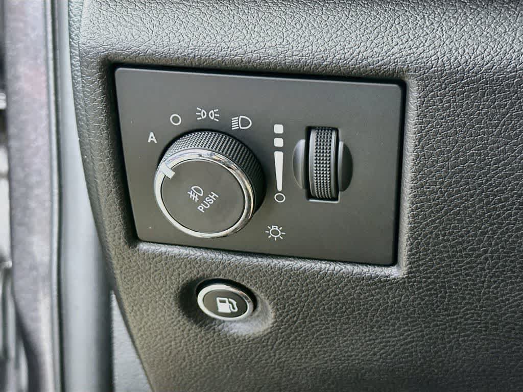 Used 2019 Jeep Grand Cherokee Laredo RWD image 25