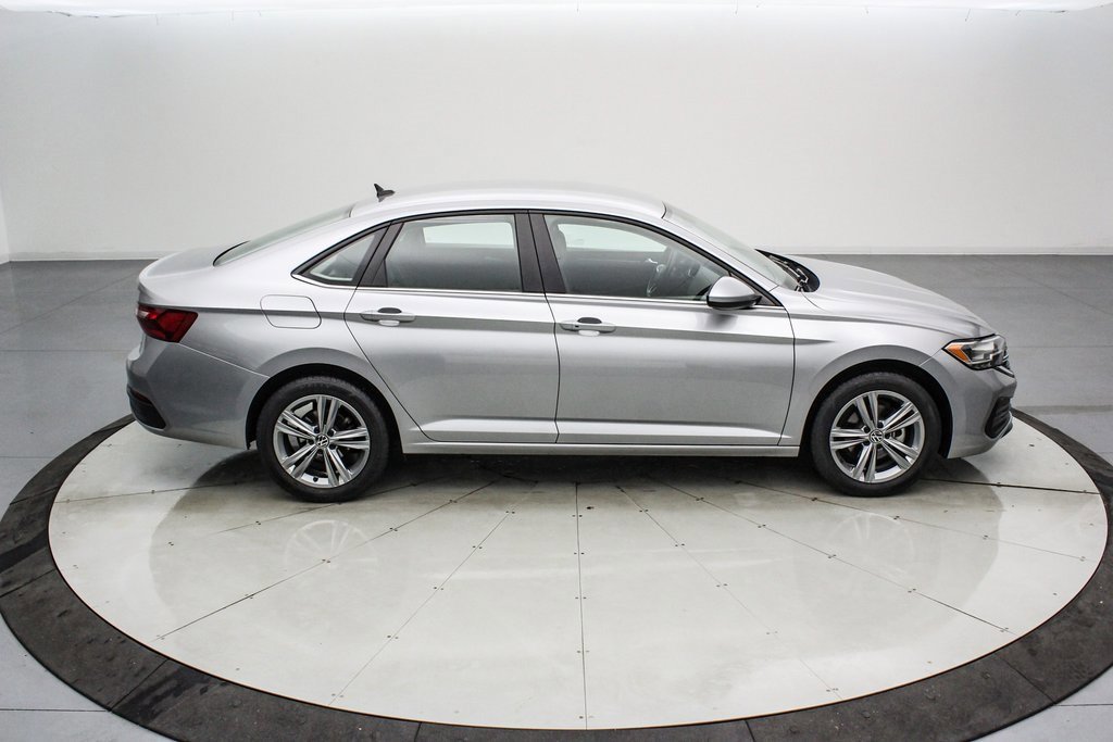 Used 2024 Volkswagen Jetta SE image 6