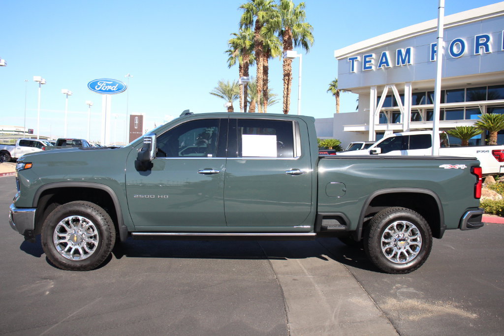 Used 2025 Chevrolet Silverado 2500 LTZ w/ LTZ Premium Package AWD/4WD image 4
