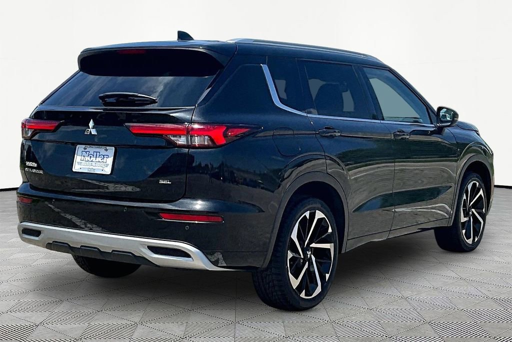 Used 2022 Mitsubishi Outlander SEL AWD/4WD image 2
