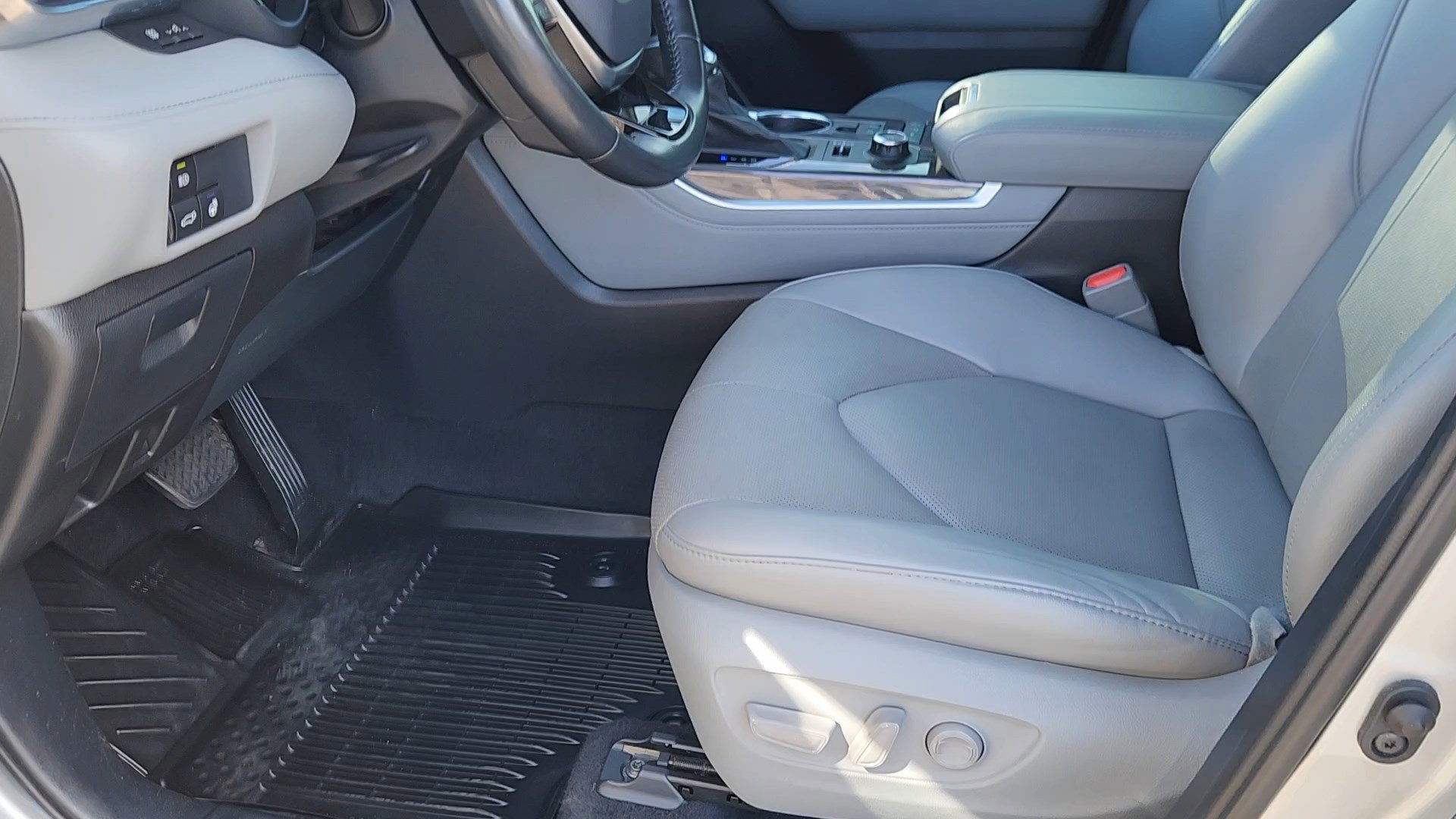 Used 2021 Toyota Highlander Limited image 19