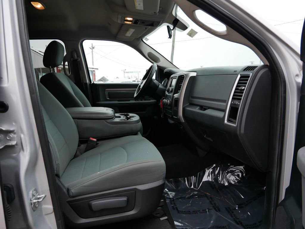 Used 2017 RAM 1500 Classic SLT AWD/4WD image 8