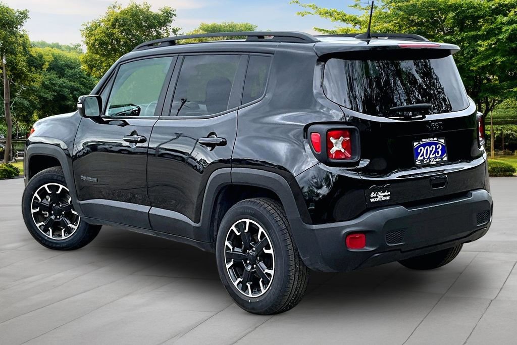 Used 2023 Jeep Renegade Latitude AWD/4WD image 2