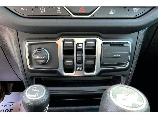 Used 2025 Jeep Wrangler Unlimited Sahara AWD/4WD image 14