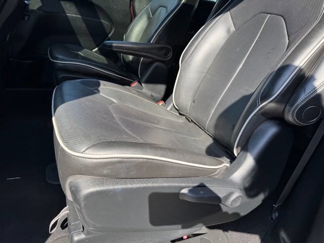 Used 2020 Chrysler Pacifica Limited w/ Advanced Safetytec Group FWD image 11