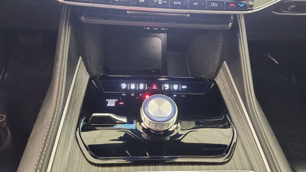 Used 2024 Jeep Wagoneer L Series II w/ Flexible Seating Group AWD/4WD image 34