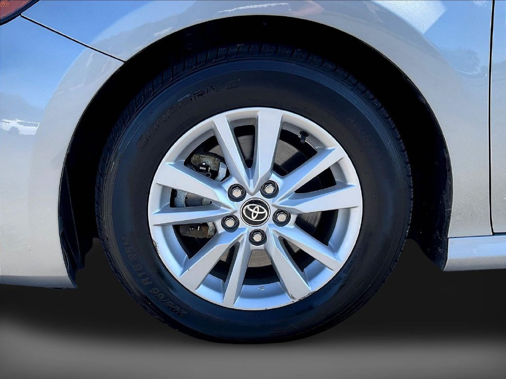 Used 2025 Toyota Camry LE FWD image 38