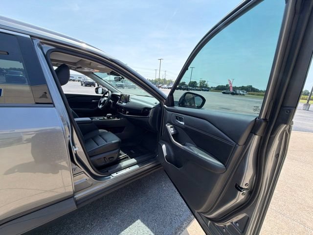 Used 2024 Nissan Rogue SL w/ SL Premium Package FWD image 22