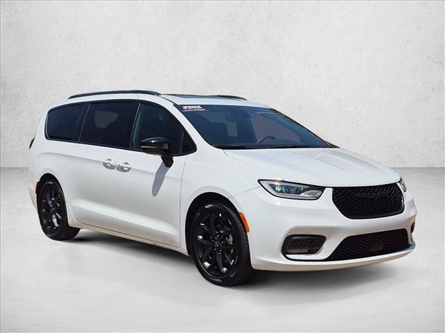 Used 2026 Chrysler Pacifica Limited w/ S Appearance Package FWD image 3