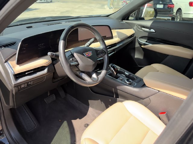 Used 2024 Cadillac XT4 Luxury FWD image 8