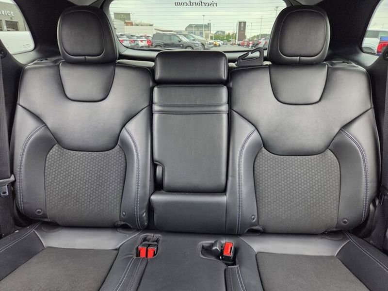 Used 2019 Jeep Cherokee Latitude Plus FWD image 10