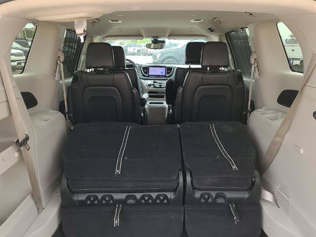 Used 2023 Chrysler Pacifica Touring-L FWD image 13