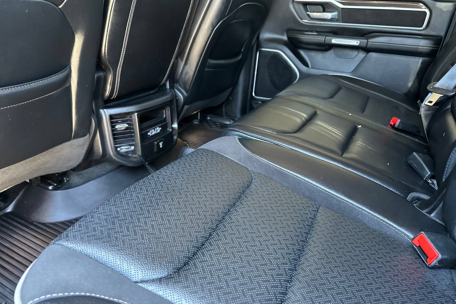 Used 2022 RAM 1500 Laramie AWD/4WD image 13