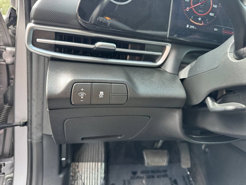 Used 2025 Hyundai Elantra SEL FWD image 36