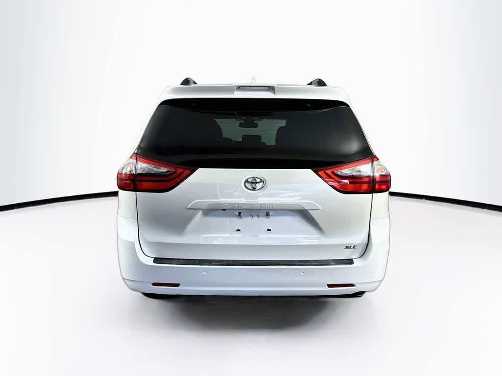 Used 2020 Toyota Sienna XLE w/ XLE Navigation Package FWD image 5