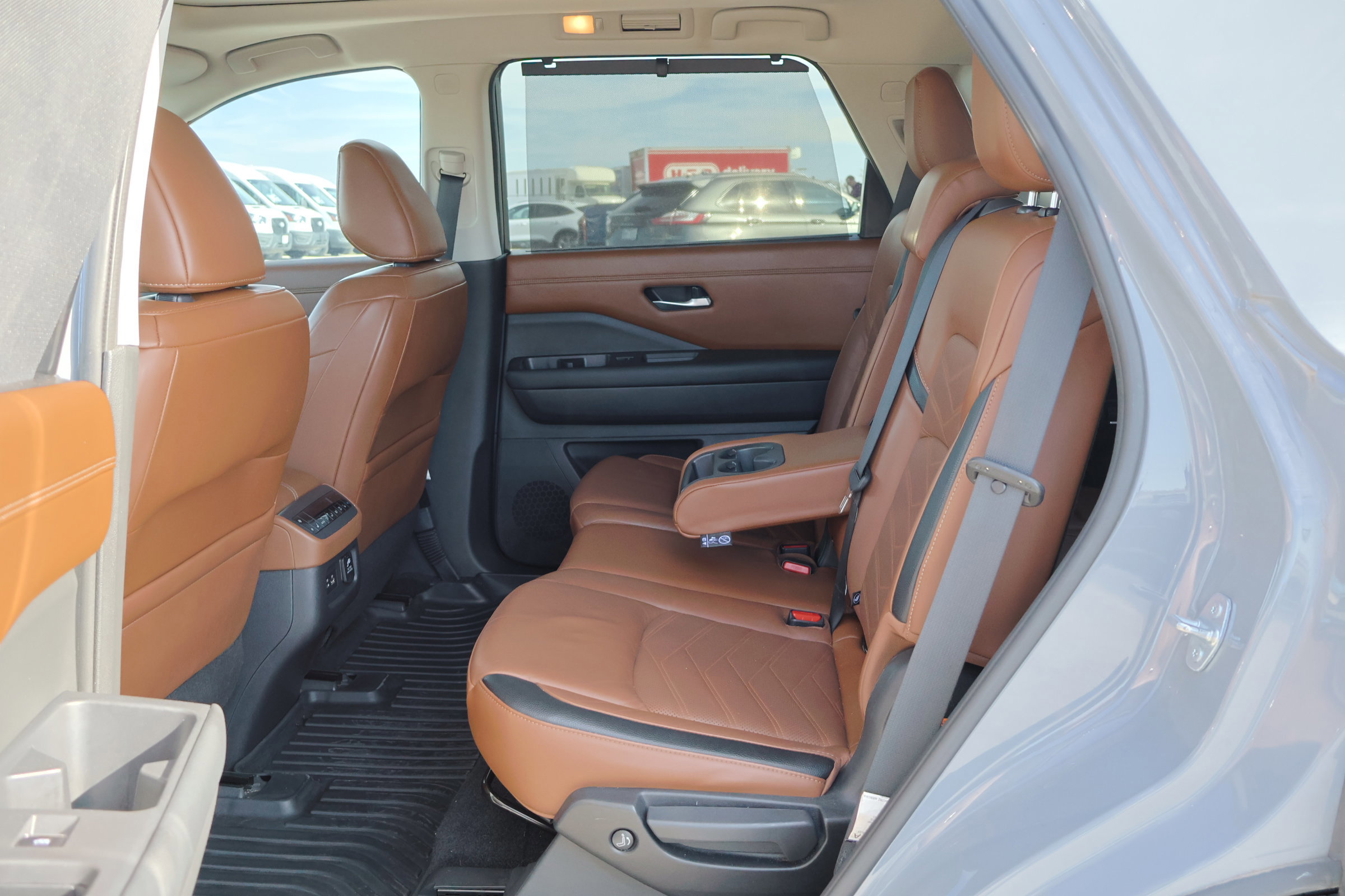 Used 2022 Nissan Pathfinder Platinum w/ Cargo Package image 34