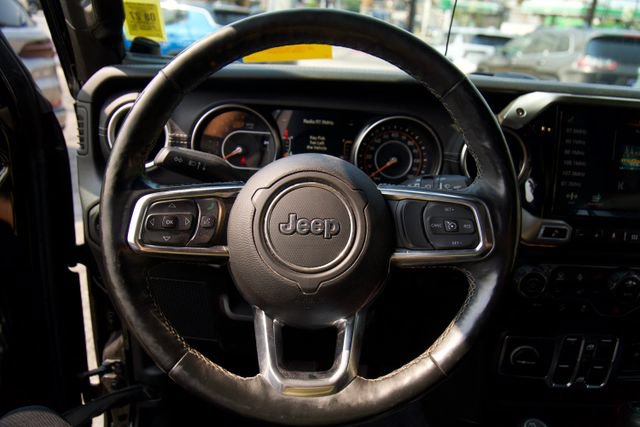 Used 2019 Jeep Wrangler Unlimited Sahara w/ Dual Top Group AWD/4WD image 15