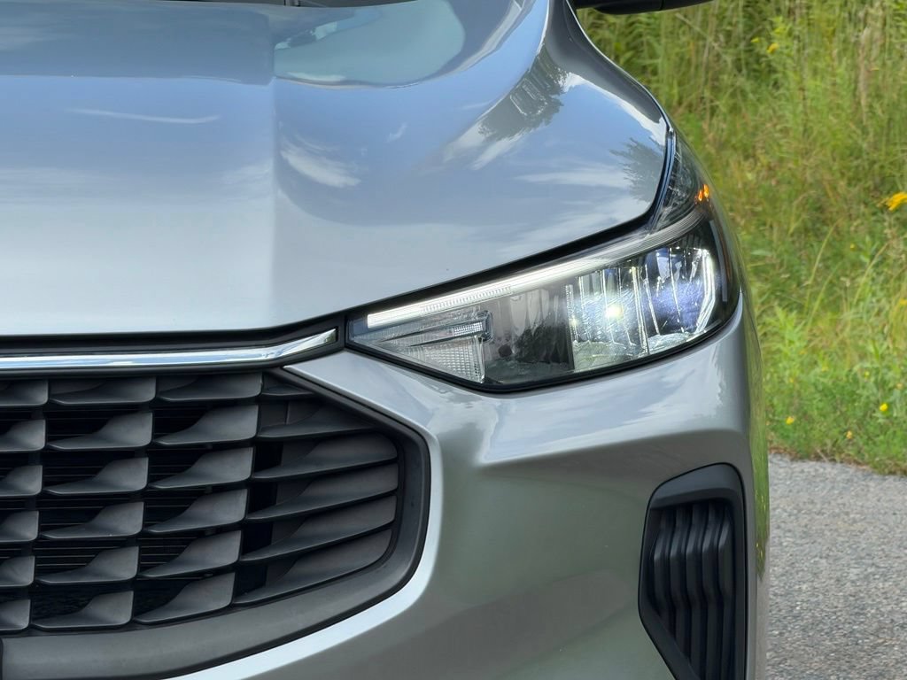 Certified 2023 Ford Escape Active AWD/4WD image 2