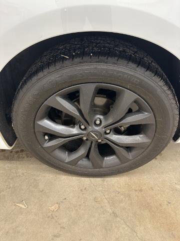 Used 2018 Chrysler Pacifica Touring Plus w/ S Appearance Package image 12