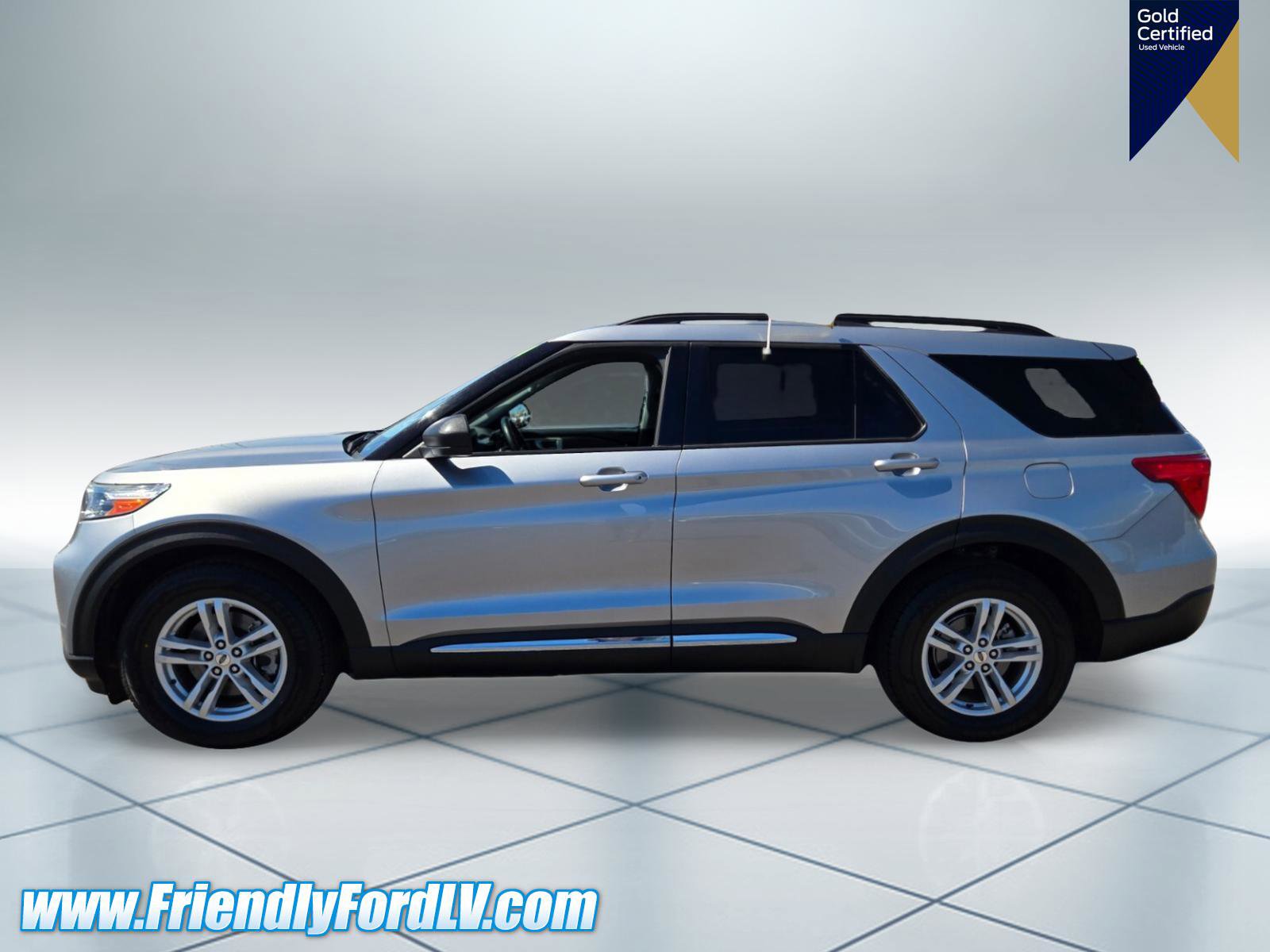 Certified 2021 Ford Explorer XLT w/ Equipment Group 202A RWD image 4
