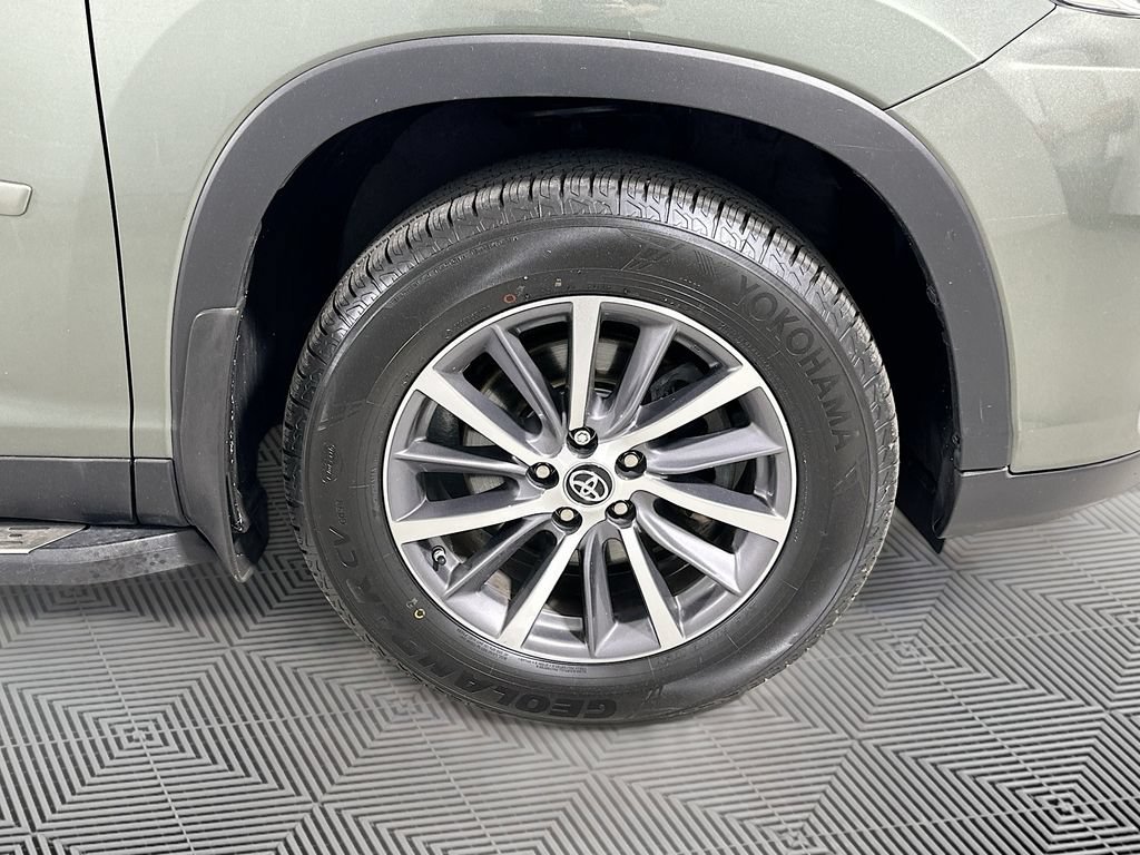 Used 2019 Toyota Highlander XLE w/ Protection Package #3 AWD/4WD image 23
