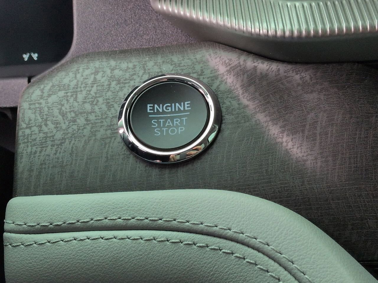 Certified 2026 Ford Explorer Platinum w/ LUX Leather Package image 27