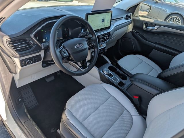 Certified 2025 Ford Escape SE w/ Class II Trailer Tow Package image 9