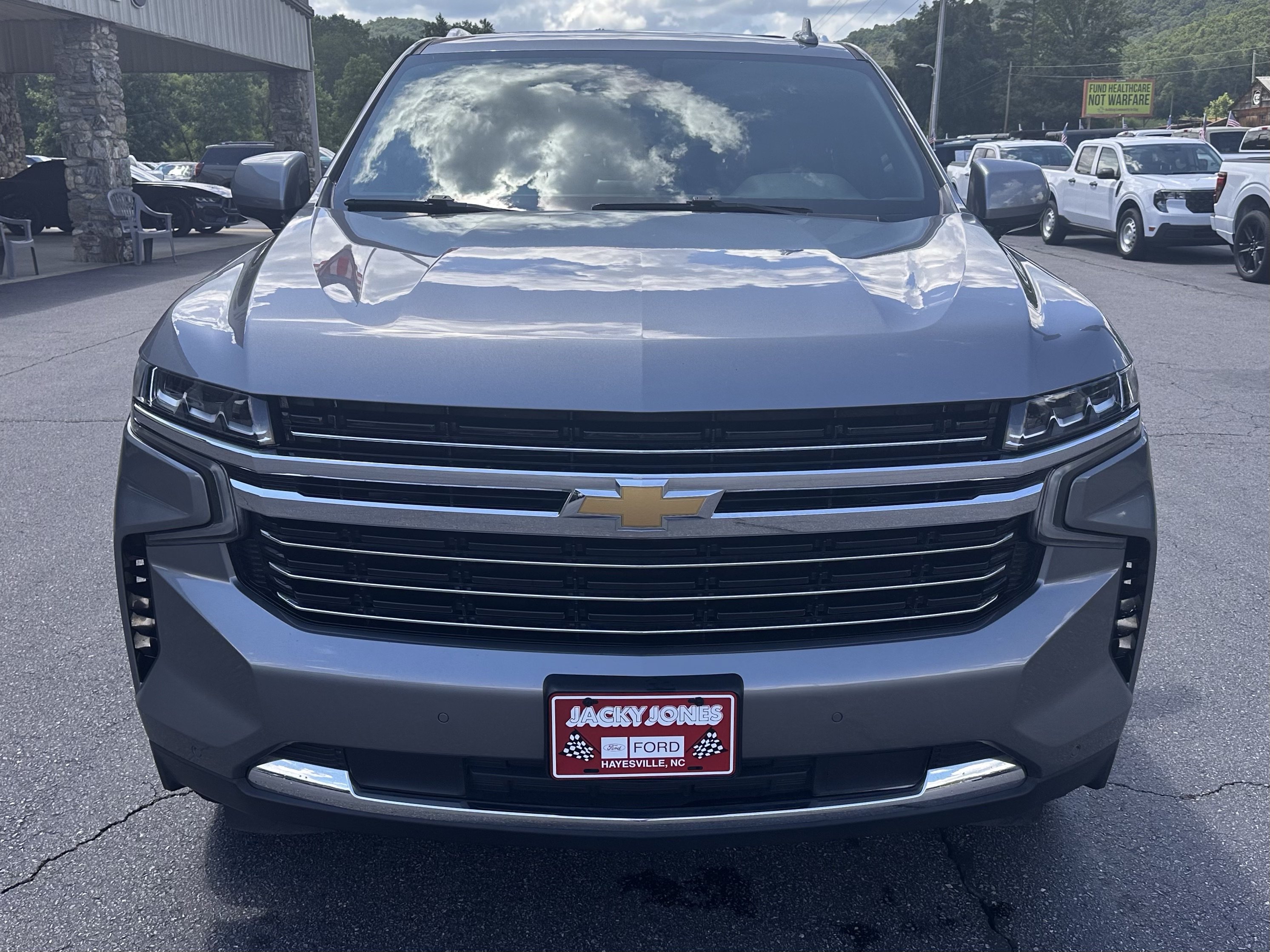 Used 2022 Chevrolet Suburban LT AWD/4WD image 3